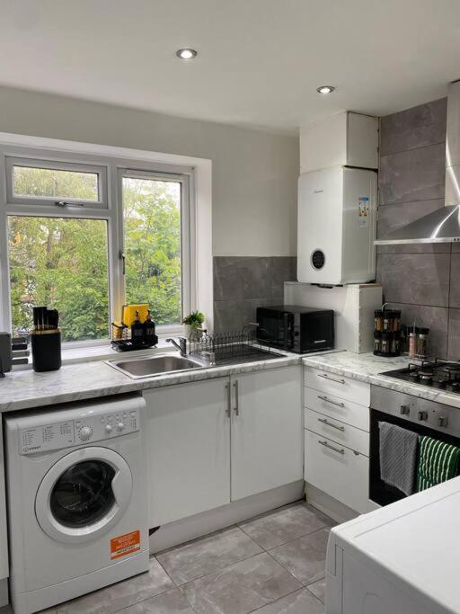 Luxury 2 Bedroom Apartment, Parking, Few Minutes Walk From Wembley Stadium London Exteriör bild