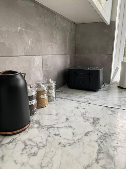 Luxury 2 Bedroom Apartment, Parking, Few Minutes Walk From Wembley Stadium London Exteriör bild