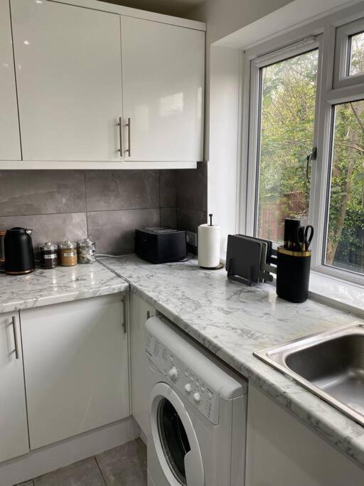 Luxury 2 Bedroom Apartment, Parking, Few Minutes Walk From Wembley Stadium London Exteriör bild